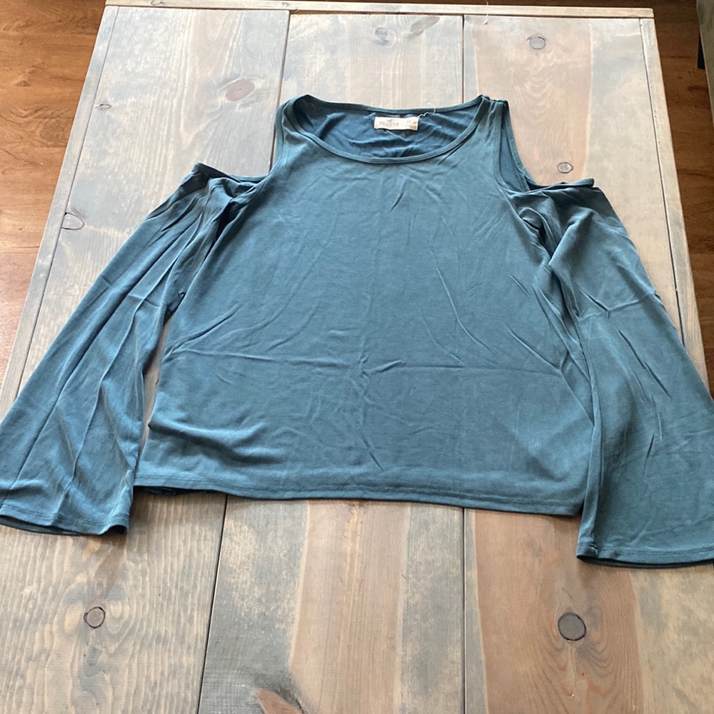 Shoulder cutout Top